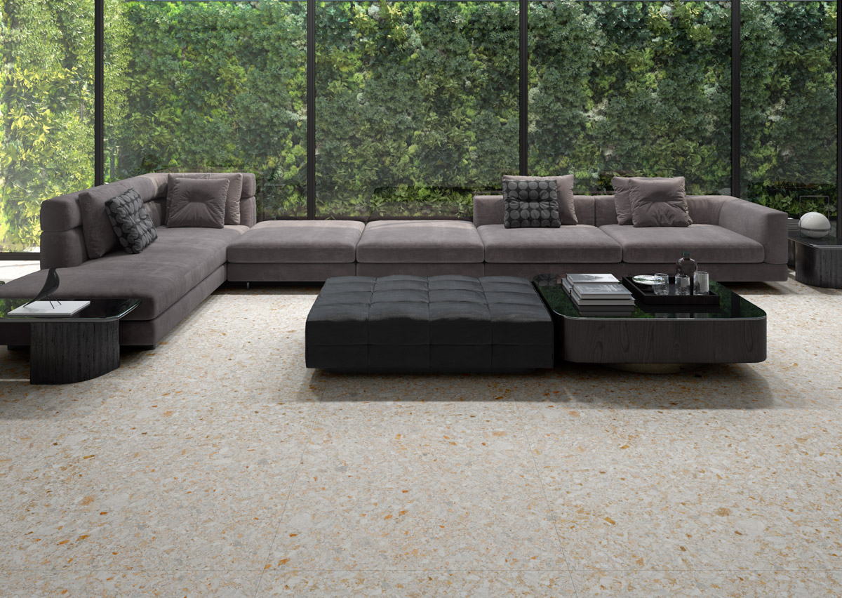 Wohnzimmerboden aus beigefarbenem Terrazzo aus rektifiziertem Feinsteinzeug im quadratischen Format.